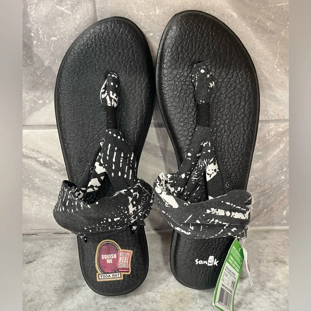 Sanuk Women's Black and White Yoga Mat Sandals NWT smoke & pet free home🌸 - Picture 7 of 14
